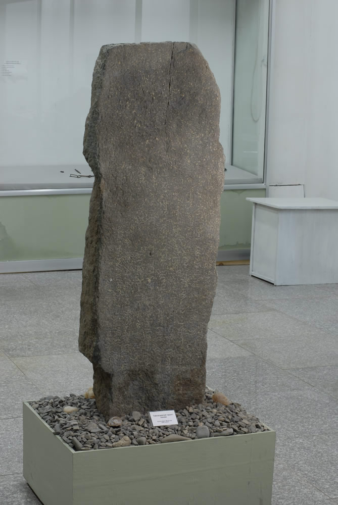 Hüis Tolgoy Yazıtı (13)